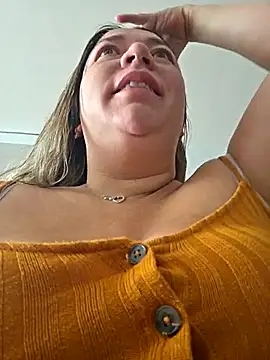 isabella rossse online show from October 22, 2025, 12:37 pm