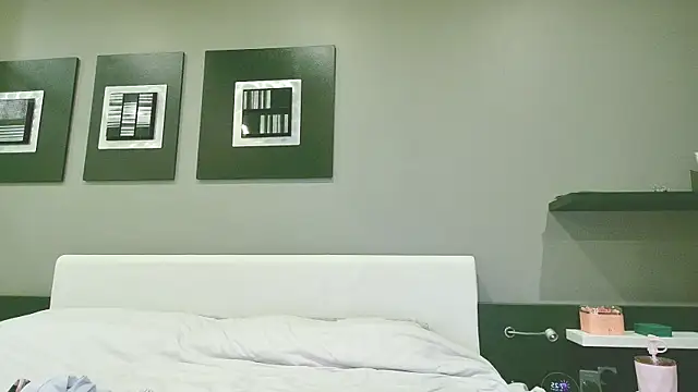 isabella rossse online show from April 7, 2026, 5:26 pm