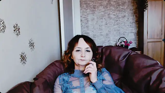 Snapshot of AnnieEltgant chatting on November 16, 2025, 8:19 am AnnieEltgant online show from November 16, 2025, 8:19 am