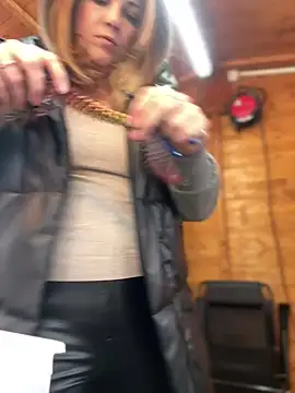 DaisyVibesss online show from January 4, 2025, 9:43 am