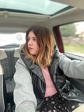 DaisyVibesss online show from February 22, 2025, 1:35 pm