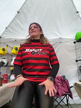 DaisyVibesss online show from February 26, 2025, 8:50 am