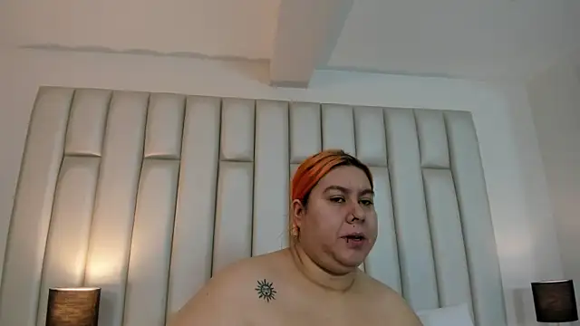 aandreaperez online show from October 8, 2025, 12:17 pm