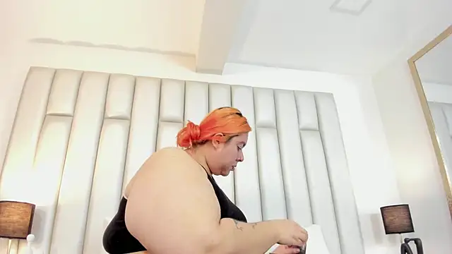 aandreaperez online show from October 17, 2025, 11:34 am