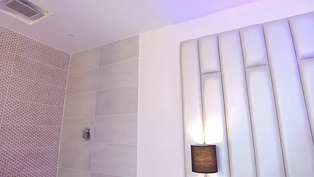 aandreaperez online show from April 15, 2026, 7:58 pm