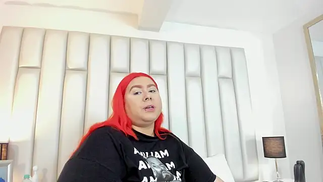 aandreaperez online show from October 30, 2025, 11:41 am