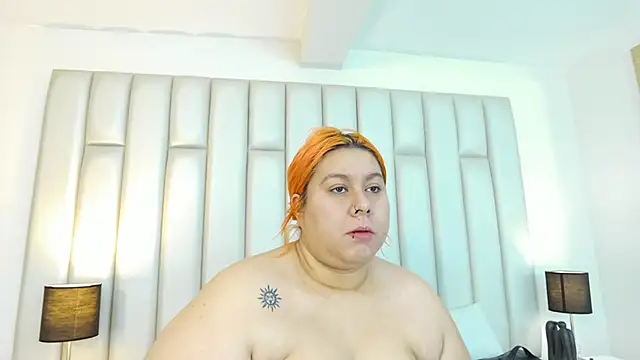 aandreaperez online show from December 2, 2025, 11:56 am