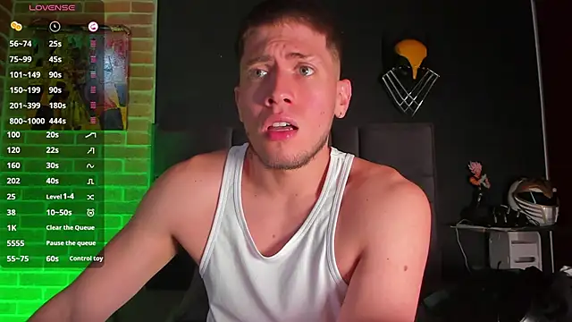 Snapshot of SebastianMaximoff chatting on February 2, 2025, 4:43 pm SebastianMaximoff online show from February 2, 2025, 4:43 pm