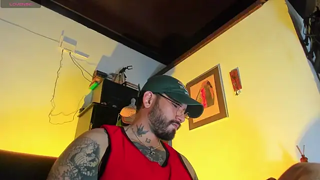 Snapshot of CamiloGray_ chatting on November 8, 2025, 10:30 am CamiloGray online show from November 8, 2025, 10:30 am