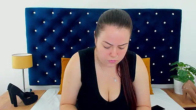 EvaLick online show from November 19, 2025, 6:46 am