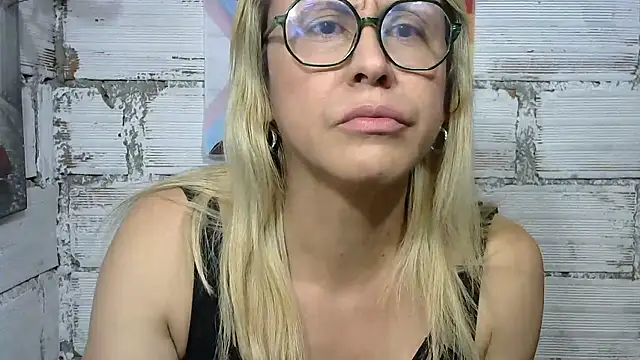 divahot08 online show from January 15, 2026, 10:13 pm