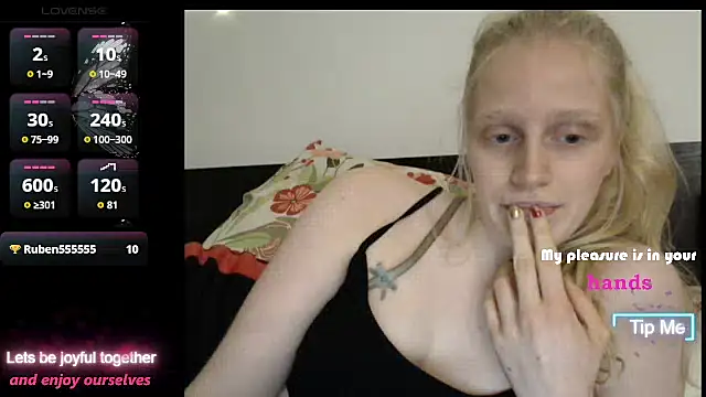 Snapshot of VeronicaJoyful chatting on November 8, 2025, 11:08 pm VeronicaJoyful online show from November 8, 2025, 11:08 pm