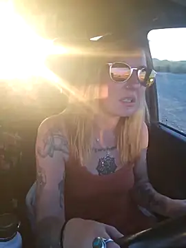 Snapshot of SheIsSomething chatting on December 1, 2025, 12:11 am SheIsSomething online show from December 1, 2025, 12:11 am