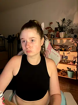 Snapshot of sweetest_pie chatting on September 12, 2025, 8:30 pm sweetest pie online show from September 12, 2025, 8:30 pm