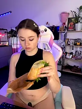 Snapshot of sweetest_pie chatting on November 16, 2025, 8:08 am sweetest pie online show from November 16, 2025, 8:08 am