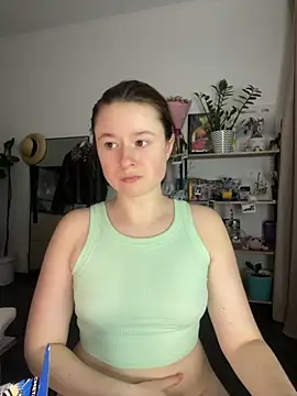 Snapshot of sweetest_pie chatting on November 28, 2025, 9:59 pm sweetest pie online show from November 28, 2025, 9:59 pm