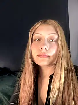 Snapshot of _Danna chatting on November 18, 2025, 2:42 pm Danna online show from November 18, 2025, 2:42 pm