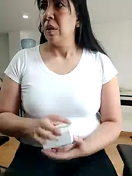 aisha latina online show from June 1, 2026, 2:06 pm