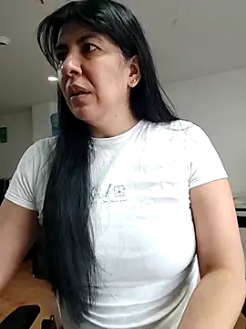 Snapshot of aisha_latina chatting on June 17, 2026, 1:54 pm aisha latina online show from June 17, 2026, 1:54 pm