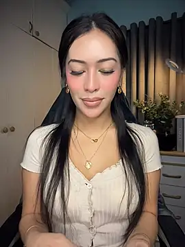 Snapshot of Jasmine_Elcock chatting on May 5, 2026, 7:39 pm Jasmine Elcock online show from May 5, 2026, 7:39 pm