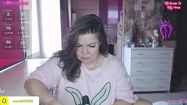 femme fatale1 online show from December 21, 2025, 9:33 am