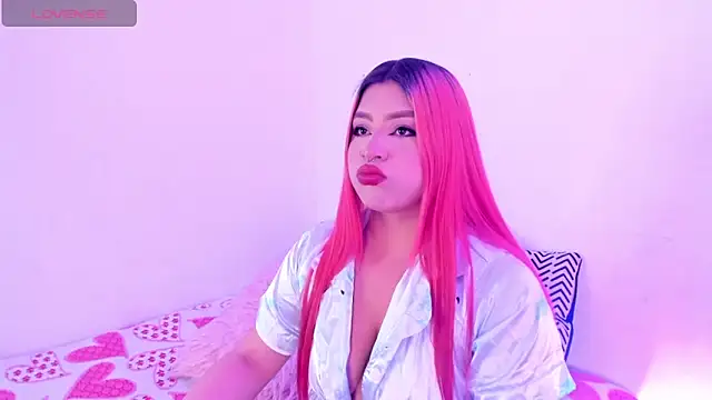 Snapshot of SophieRossi chatting on September 29, 2025, 2:23 pm SophieRossi online show from September 29, 2025, 2:23 pm