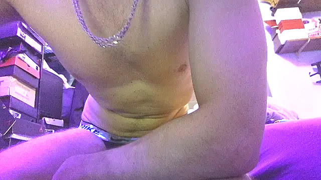 Snapshot of Cloudd_Kingg_Iceyyy chatting on June 4, 2026, 2:33 pm Cloudd Kingg Iceyyy online show from June 4, 2026, 2:33 pm