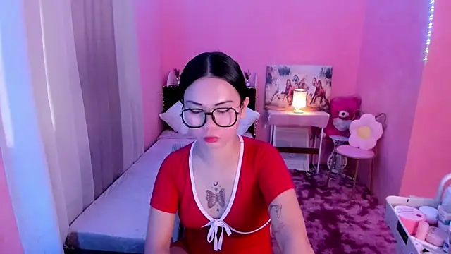 Snapshot of Vivorey_Leighn chatting on December 20, 2024, 12:19 am Vivorey Leighn online show from December 20, 2024, 12:19 am