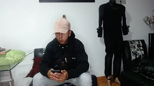 Snapshot of Black_hot266 chatting on November 18, 2025, 9:29 pm Black hot266 online show from November 18, 2025, 9:29 pm