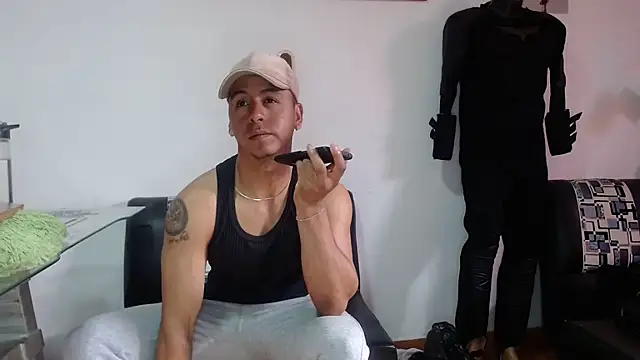 Snapshot of Black_hot266 chatting on December 16, 2025, 1:37 pm Black hot266 online show from December 16, 2025, 1:37 pm