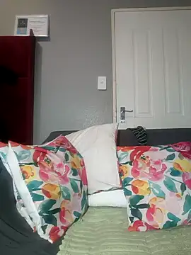 Snapshot of HoneyDropsX chatting on November 13, 2025, 3:32 am HoneyDropsX online show from November 13, 2025, 3:32 am