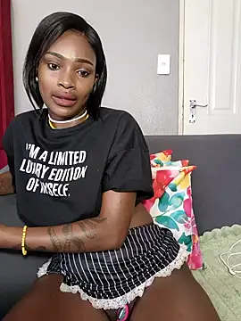 Snapshot of HoneyDropsX chatting on October 25, 2025, 8:24 am HoneyDropsX online show from October 25, 2025, 8:24 am