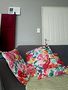 Snapshot of HoneyDropsX chatting on November 12, 2025, 11:47 am HoneyDropsX online show from November 12, 2025, 11:47 am