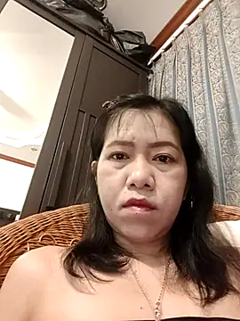 Snapshot of Little_suzy5 chatting on November 4, 2025, 7:28 pm Little suzy5 online show from November 4, 2025, 7:28 pm