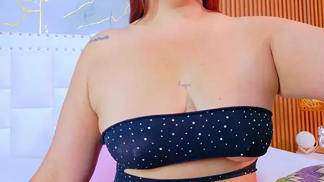 Snapshot of IrresistibleMilf chatting on December 14, 2025, 12:22 pm IrresistibleMilf online show from December 14, 2025, 12:22 pm