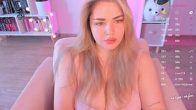 pussy-kattt online show from May 27, 2026, 8:00 am