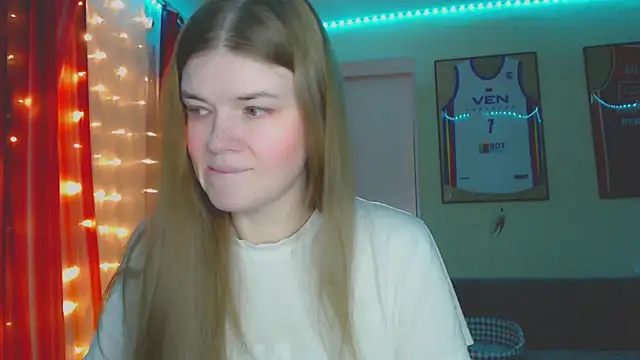 Snapshot of Klementa chatting on November 11, 2025, 10:47 pm Klementa online show from November 11, 2025, 10:47 pm