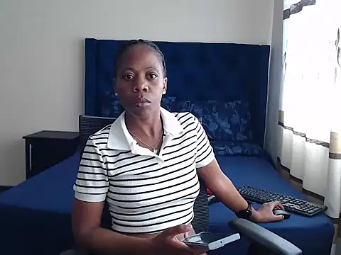 Snapshot of QUEENMANDYY chatting on February 3, 2026, 6:33 am QUEENMANDYY online show from February 3, 2026, 6:33 am