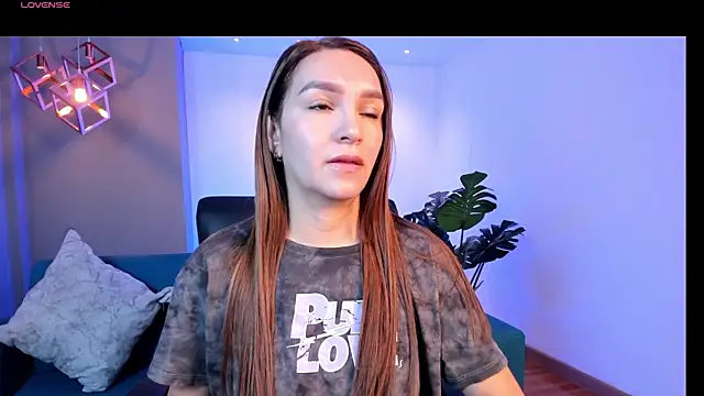 miataylorr1 online show from April 7, 2026, 11:45 am