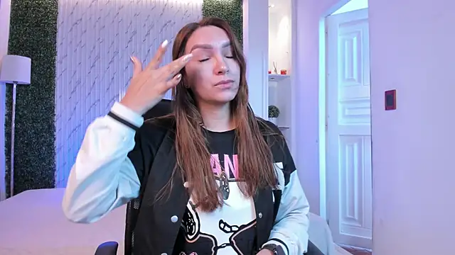 Snapshot of miataylorr1 chatting on December 5, 2025, 11:42 am miataylorr1 online show from December 5, 2025, 11:42 am