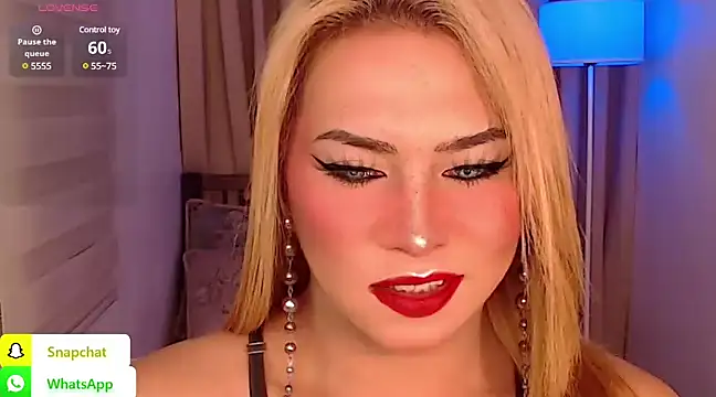 QUEEN GIAMOORE69 online show from December 12, 2024, 9:58 pm