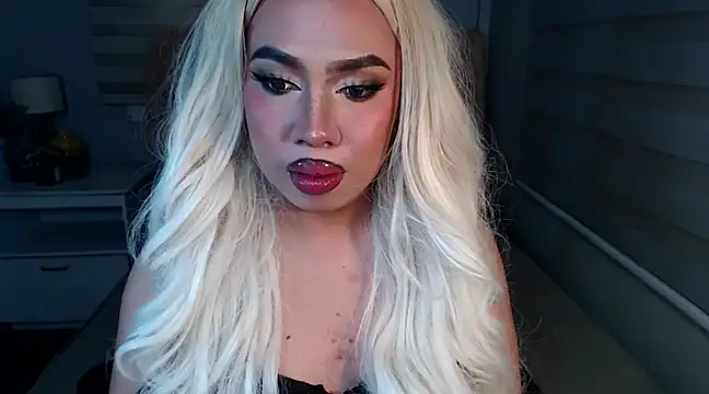 Snapshot of RebecaNextToYou chatting on February 28, 2025, 8:28 pm RebecaNextToYou online show from February 28, 2025, 8:28 pm