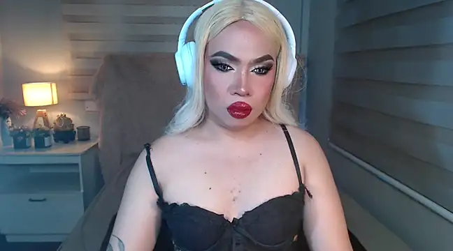 Snapshot of RebecaNextToYou chatting on March 7, 2025, 5:28 pm RebecaNextToYou online show from March 7, 2025, 5:28 pm