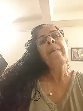 Susannemilf online show from April 18, 2026, 5:48 pm