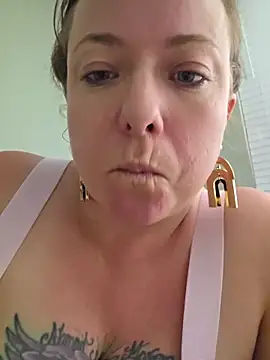 Snapshot of julimonroe chatting on June 19, 2026, 4:07 am julimonroe online show from June 19, 2026, 4:07 am