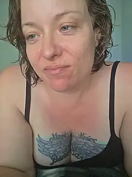 Snapshot of julimonroe chatting on June 6, 2026, 1:33 am julimonroe online show from June 6, 2026, 1:33 am