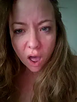 Snapshot of julimonroe chatting on February 16, 2026, 2:48 pm julimonroe online show from February 16, 2026, 2:48 pm