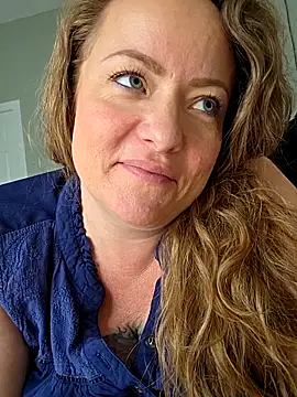 julimonroe online show from April 18, 2026, 5:04 pm