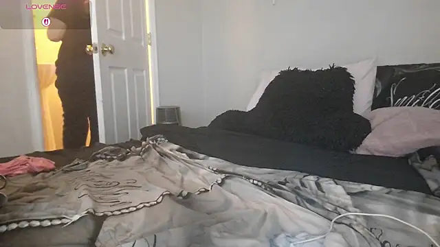 Snapshot of julimonroe chatting on December 19, 2025, 2:59 am julimonroe online show from December 19, 2025, 2:59 am