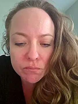 Snapshot of julimonroe chatting on February 12, 2026, 11:59 pm julimonroe online show from February 12, 2026, 11:59 pm